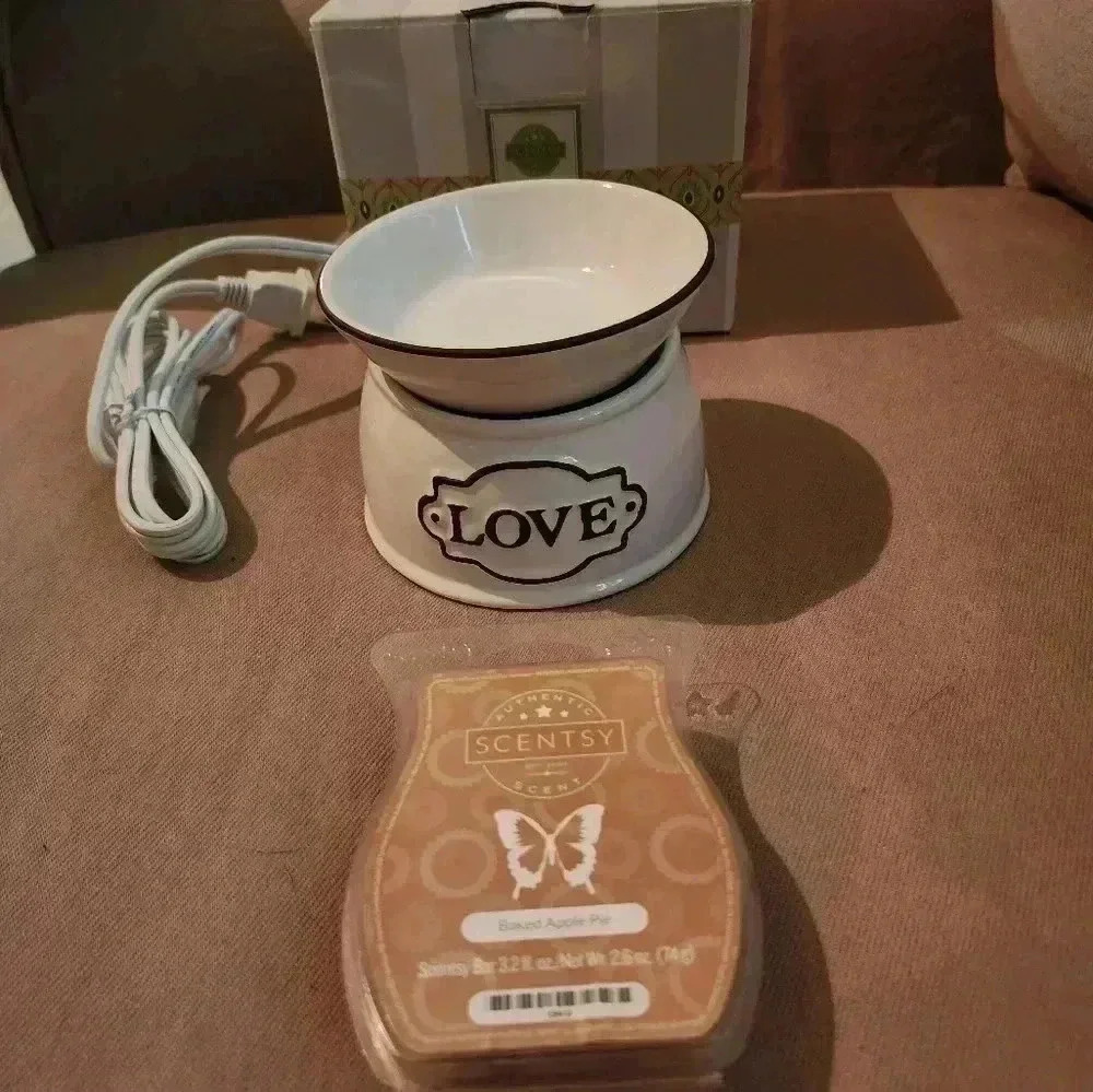 Scentsy Love Element Warmer Retired Collection SCE-26982 Tested Apple Wax Bar